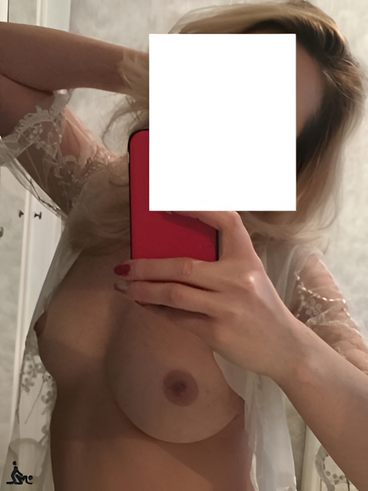 Софа привлекальеная девушка из Долгопрудного цена от 4000 руб