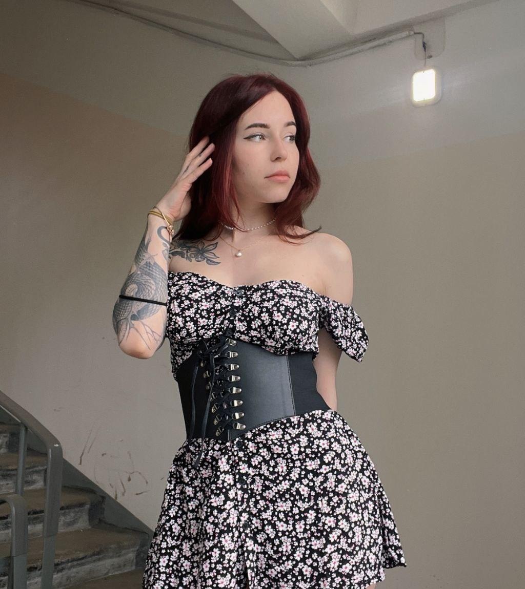 Карина привлекальеная девушка из Долгопрудного цена от 4000 руб