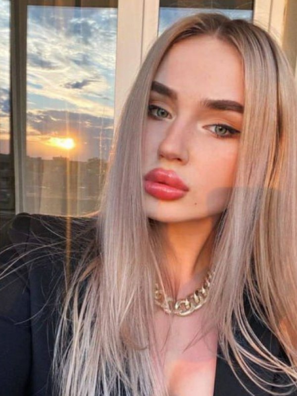 Эмилия привлекательная девушка из Долгопрудного цена от 4000 руб